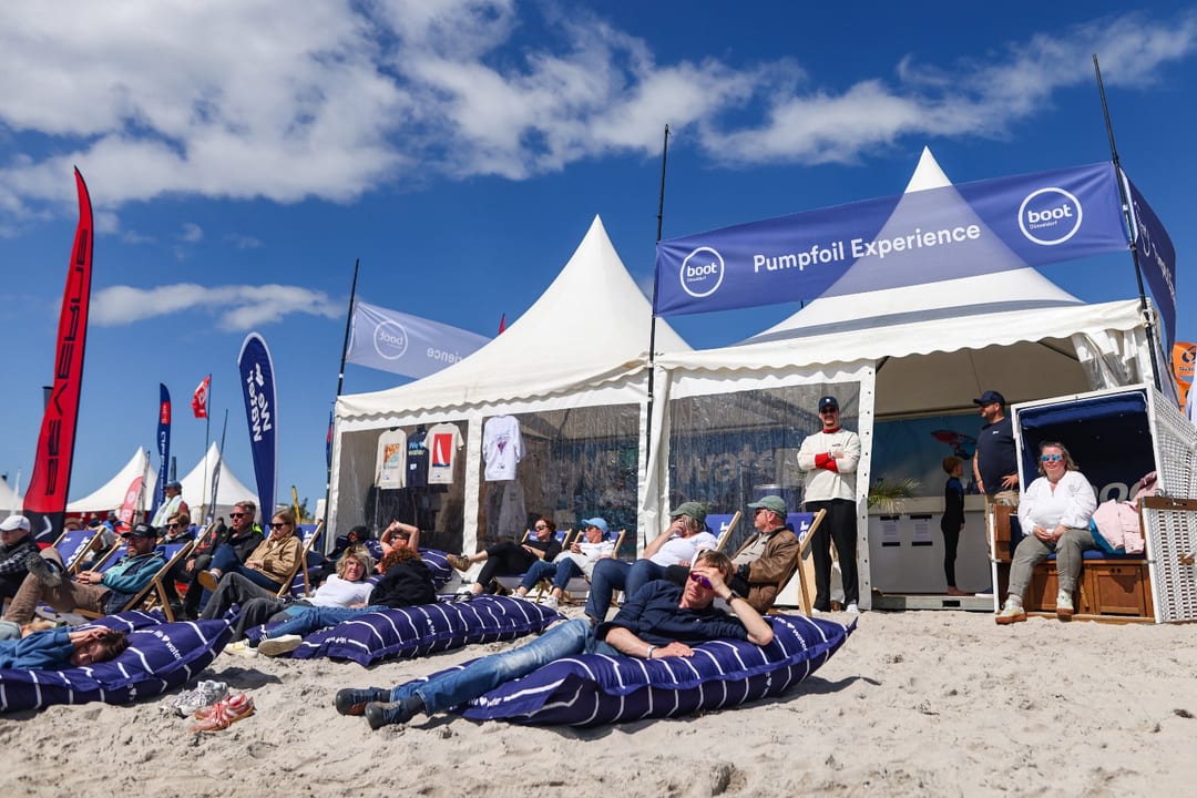 Auch in diesem Jahr hieß es bei uns auf dem Surf-Festival bei der @bootduesseldorf Pumpfoil Experience wieder: rauf…