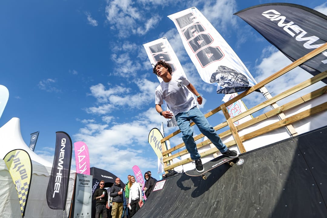 So richtig Flaute hatten wir dieses Jahr zwar nicht, den Flautenspielplatz von Surf&Fashion Fehmarn und…