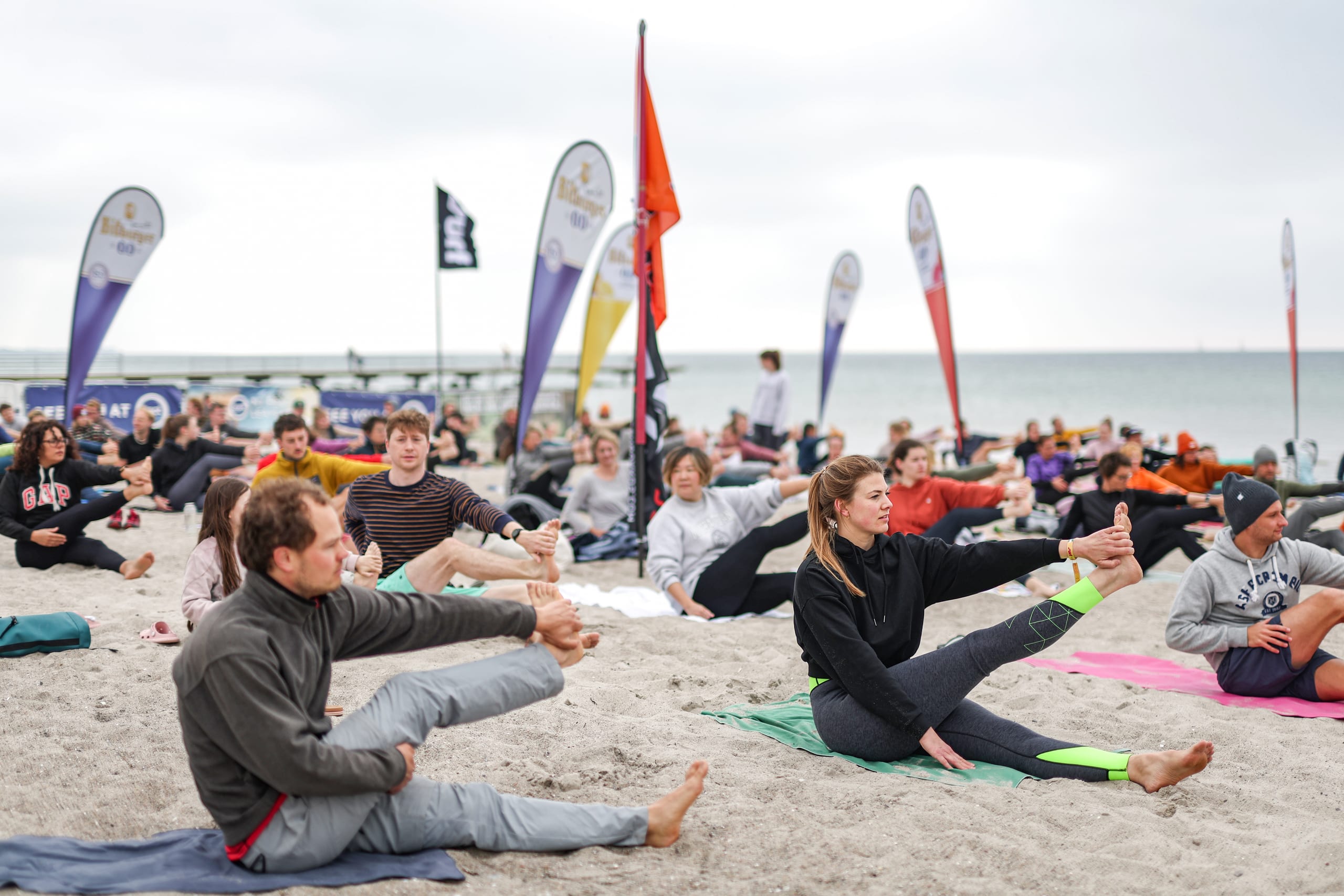 Yoga 4 Surfer — Fin, Body & Mind, Foil, Contest. By and with Sascha Lange.