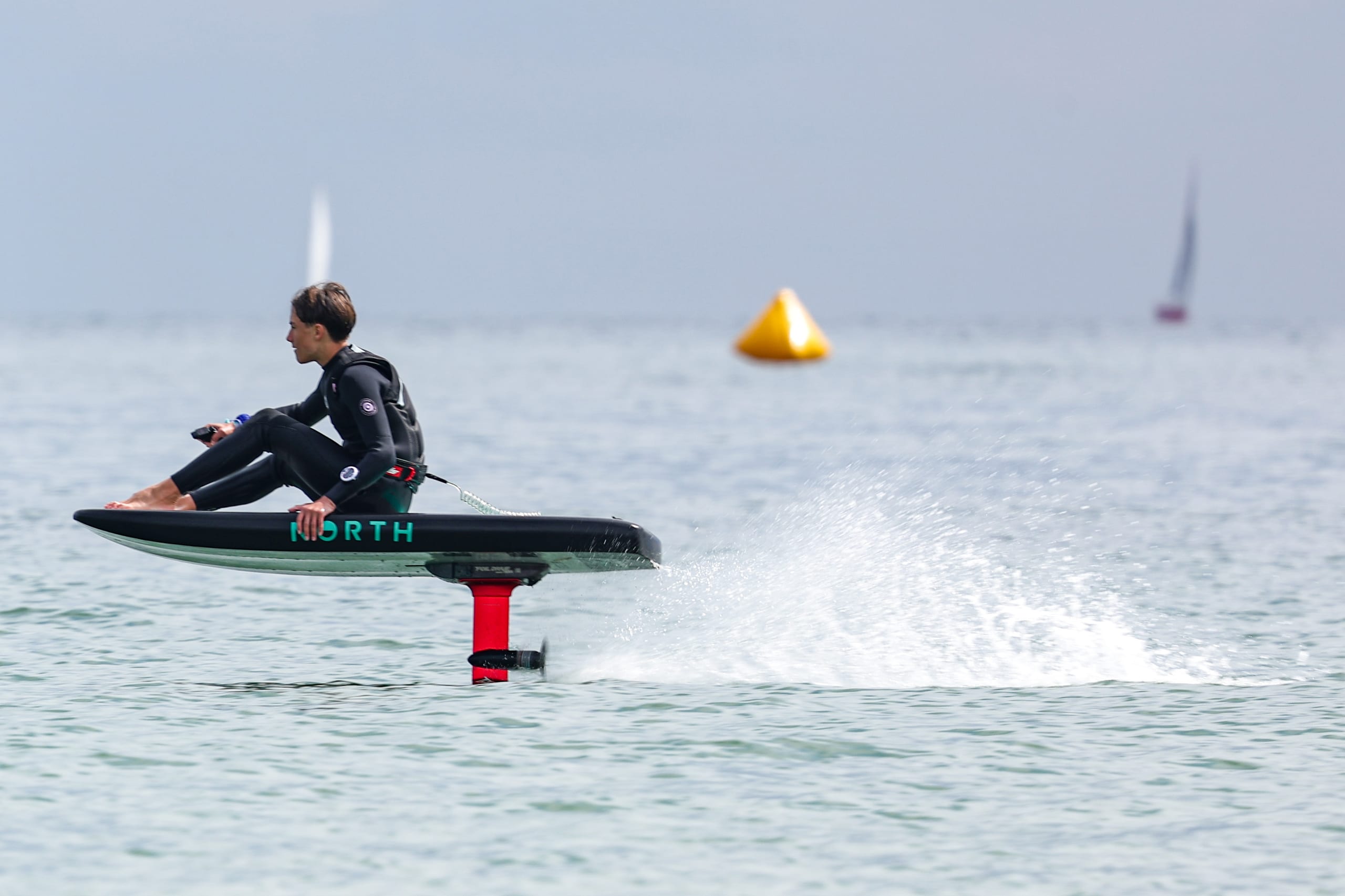 E-Foil Challenge — Contest. Direktduelle im Rennformat mit hoher Publikumsnähe am Strand.