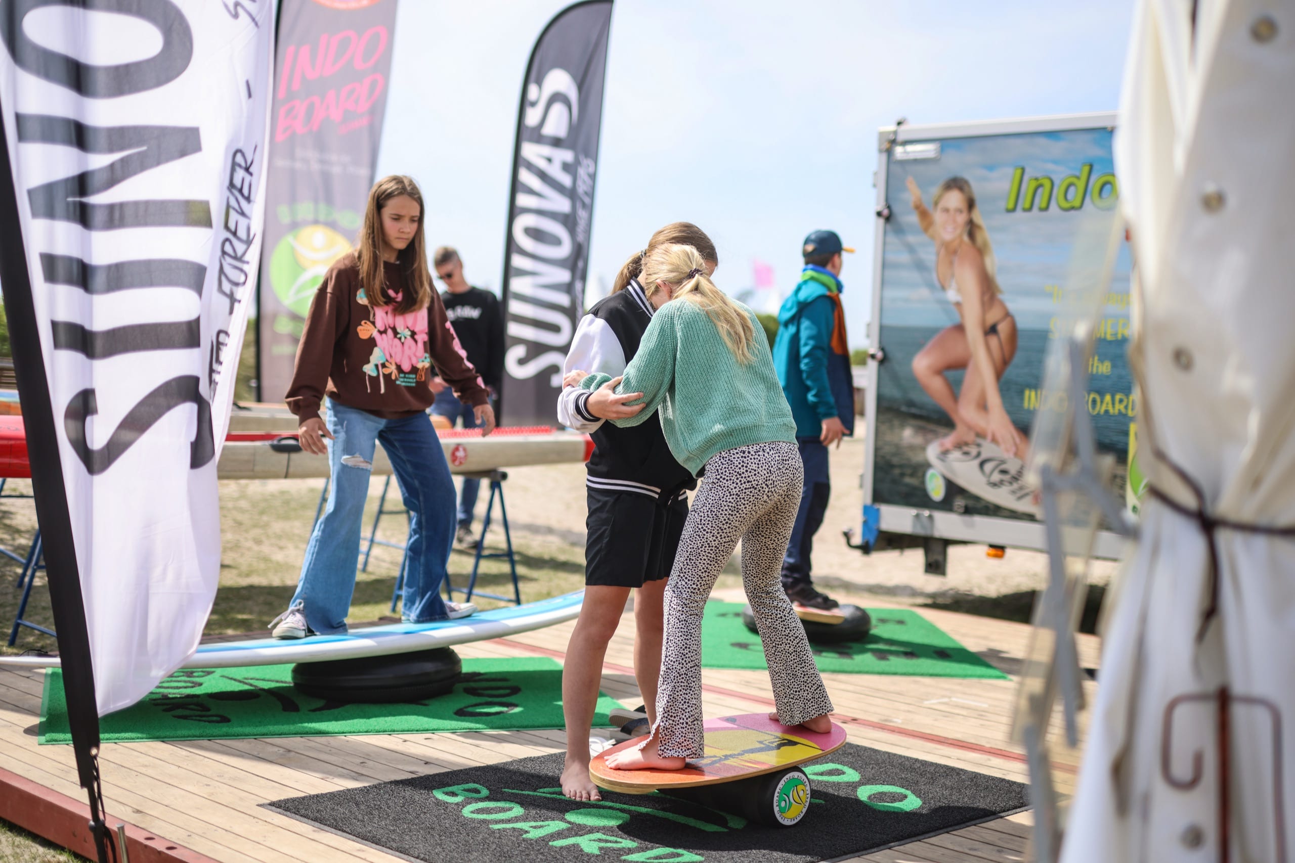 Slackline — Body & Mind, Kultur, Performance. Wie beim Surfen geht es auf der Slackline um Balance, Fokus und den Moment im Hier und Jetzt.