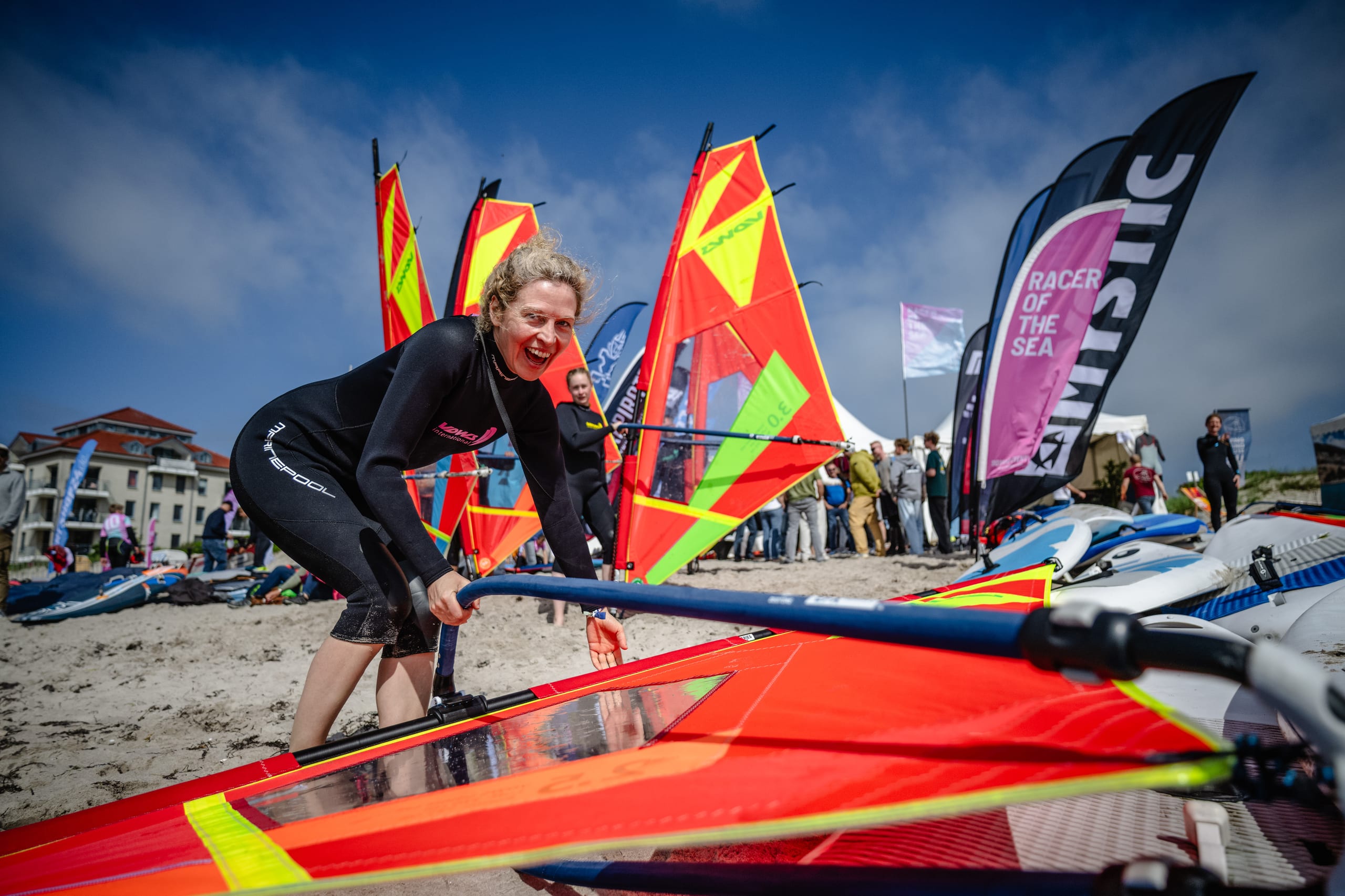 Surfen lernen leicht gemacht — Finne, Foil, Body & Mind. Die Bundeswehr bringt dich aufs Brett.