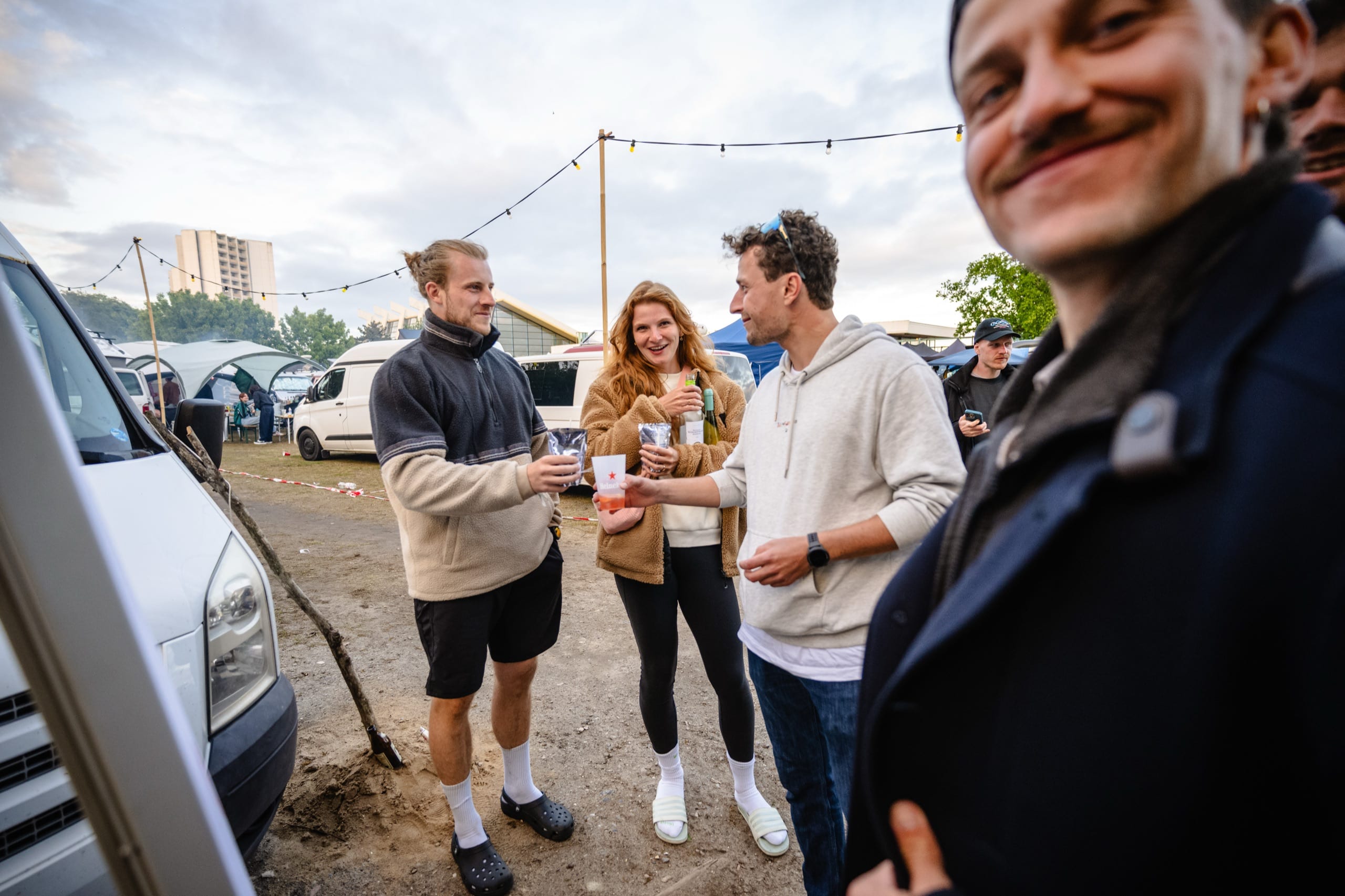 Beachcamp — Kultur, Party. Im Beachcamp wohnt ihr ganz nah am Festivalstrand und habt auf eurer 5 × 6 Meter großen Stellfläche ausreichend Platz für …