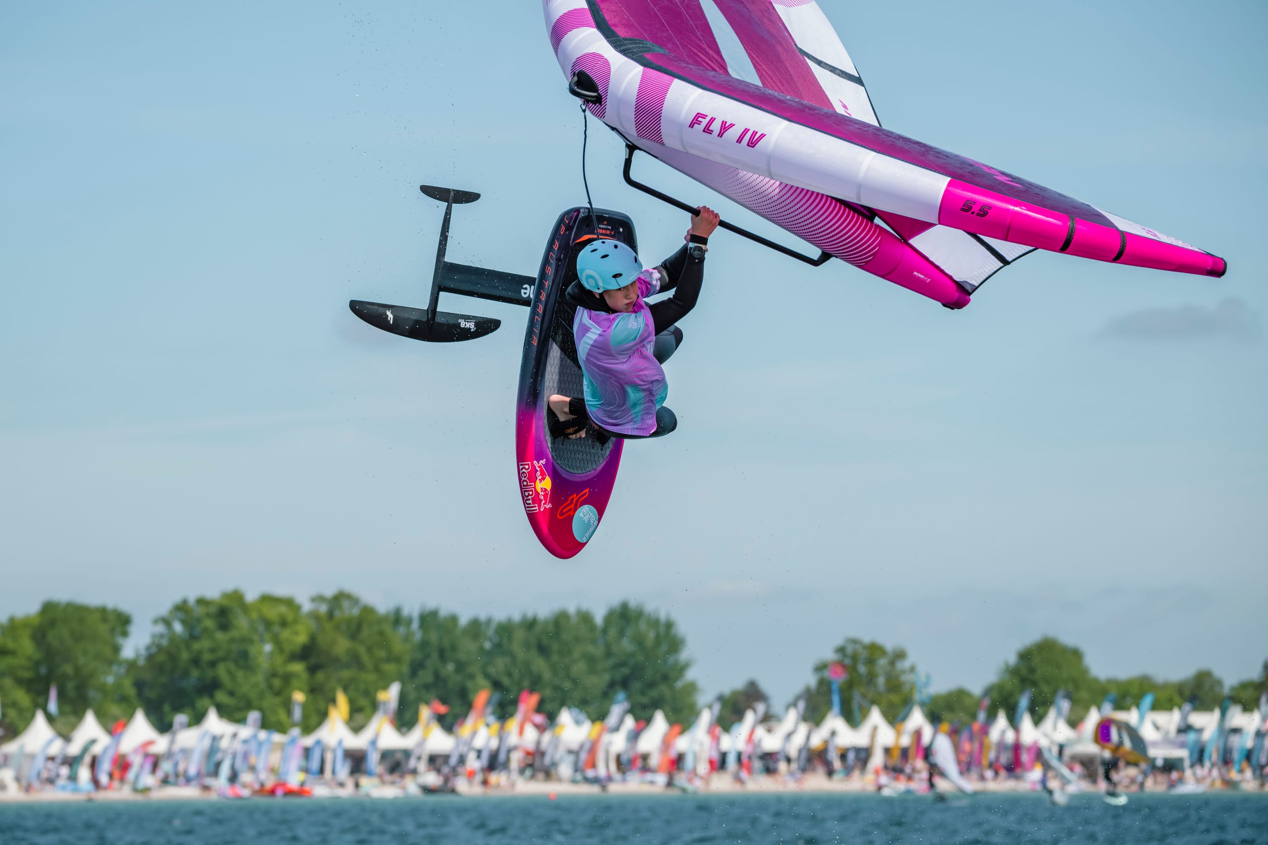 Wings on Fire — Contest, Performance. Freestyle competition in tow-in or standard format, close to the beach, live hosted with 3 judges.